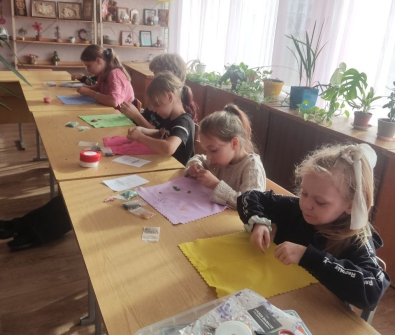 Гурток Українське народне декоративно-ужиткове мистецтво (1).jpg